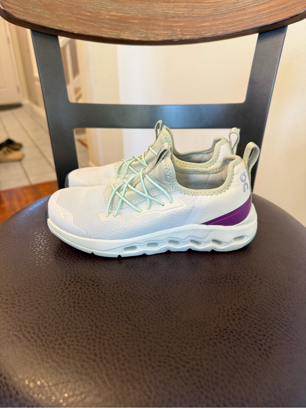 On Running Cloudleap Kids Shoes Size 13.5